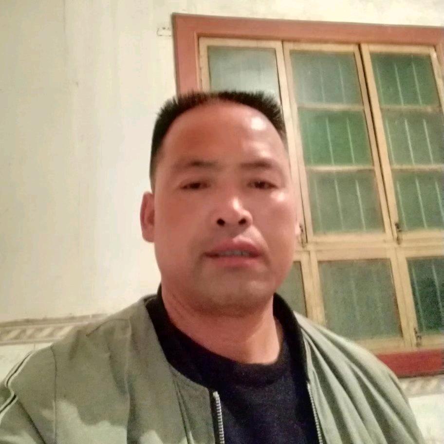 不开心的强哥