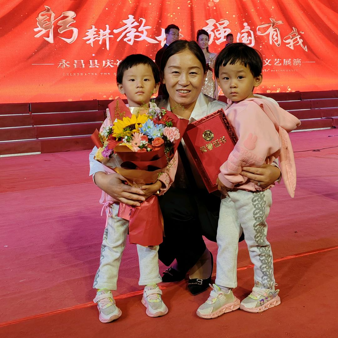 双胞胎团团圆圆