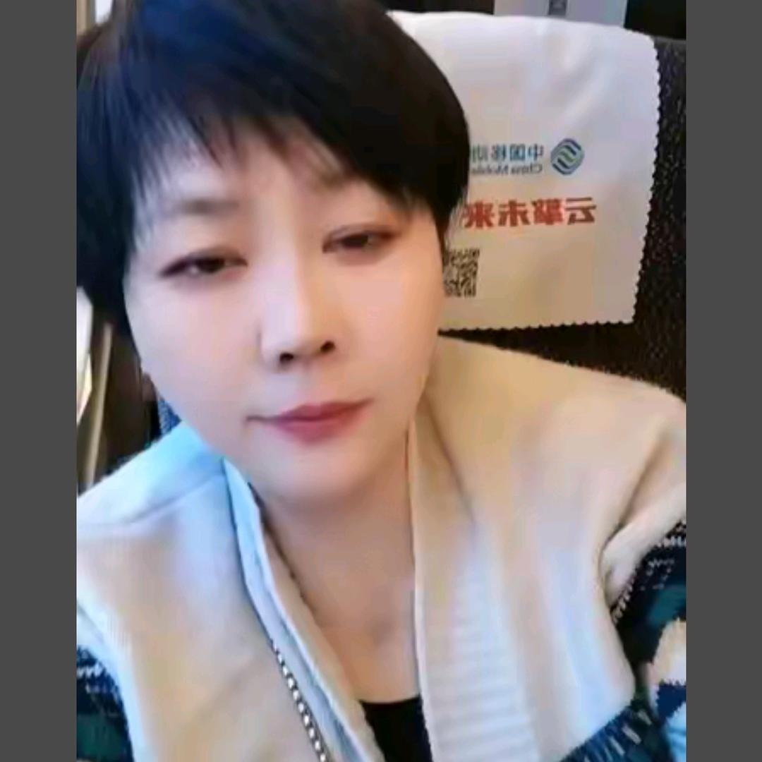 九妹，直播间唱歌上午9点