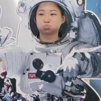 忙着挣钱呢