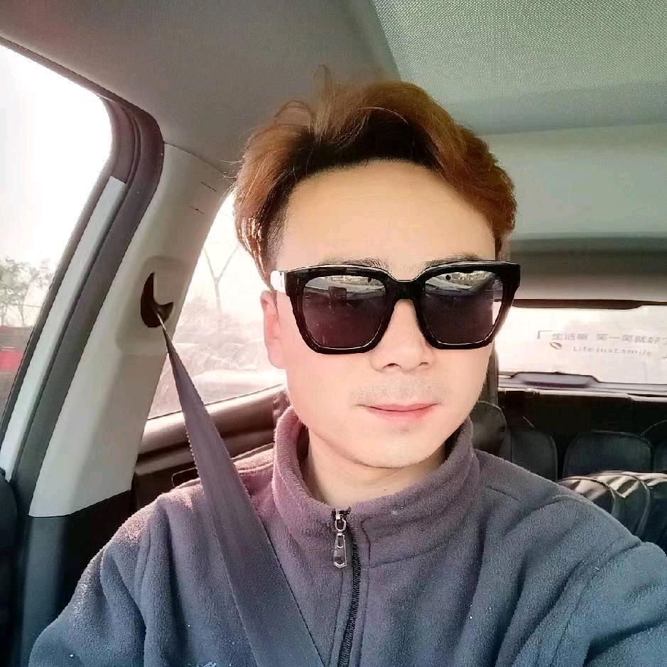 杨佳佳