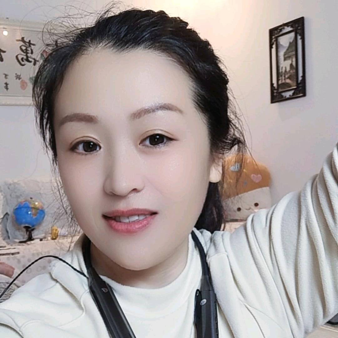荣蓉.