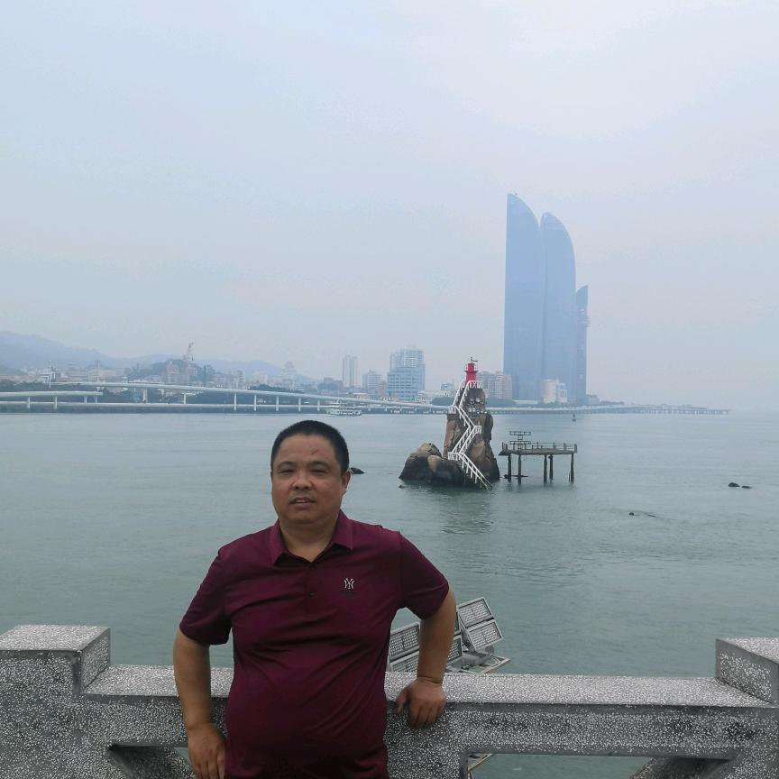 老玩童粟雄庚，