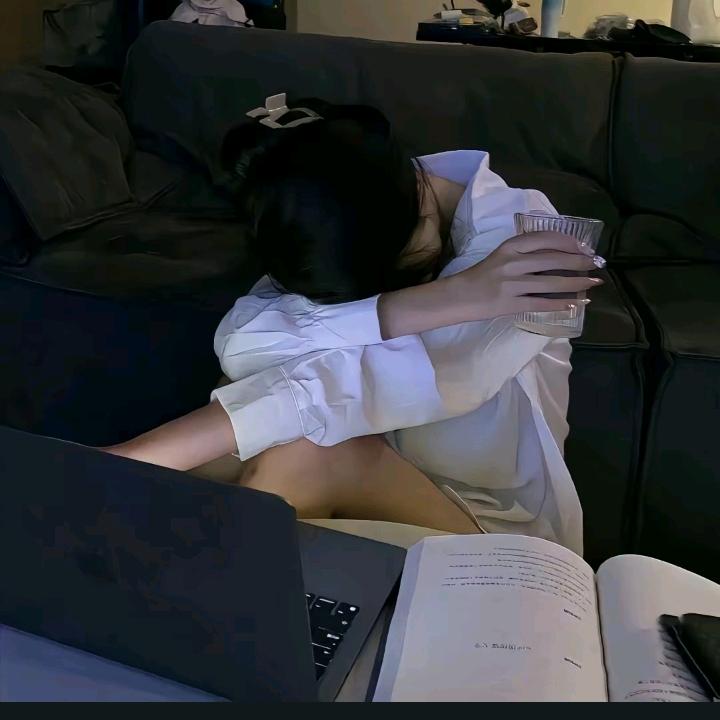 月壳上的快乐小螃蟹