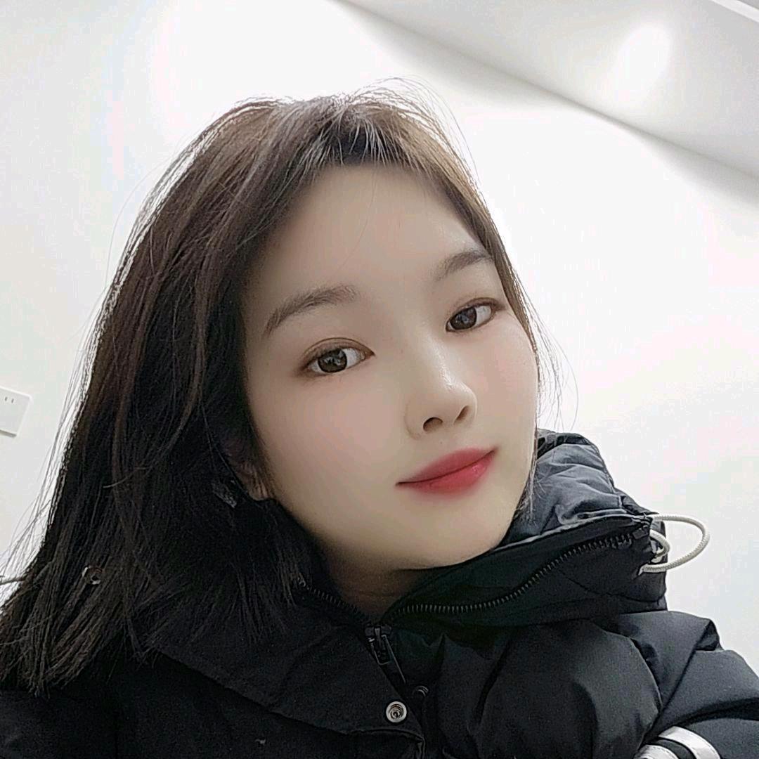 @小何