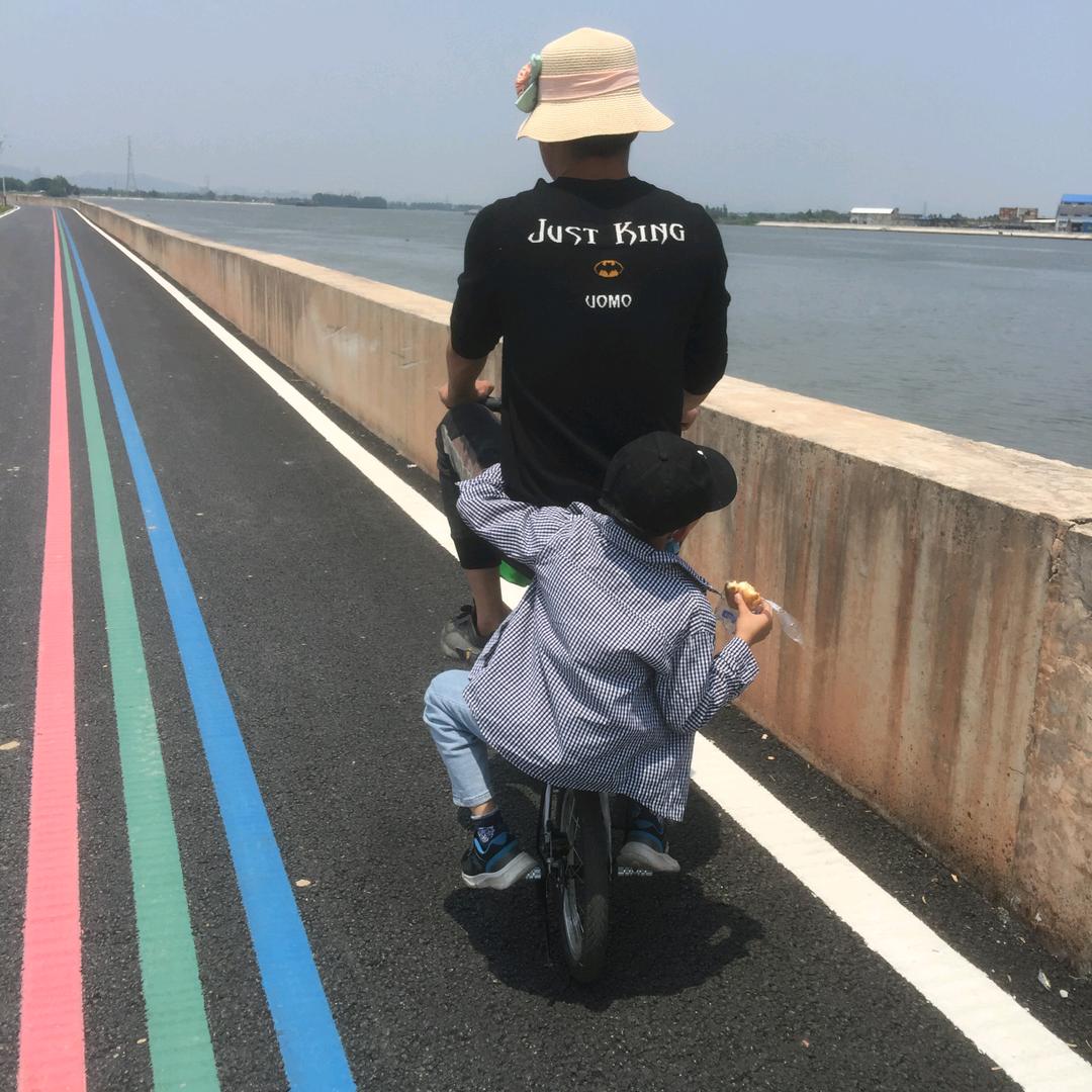 倔强冰霜的何赘婿头像