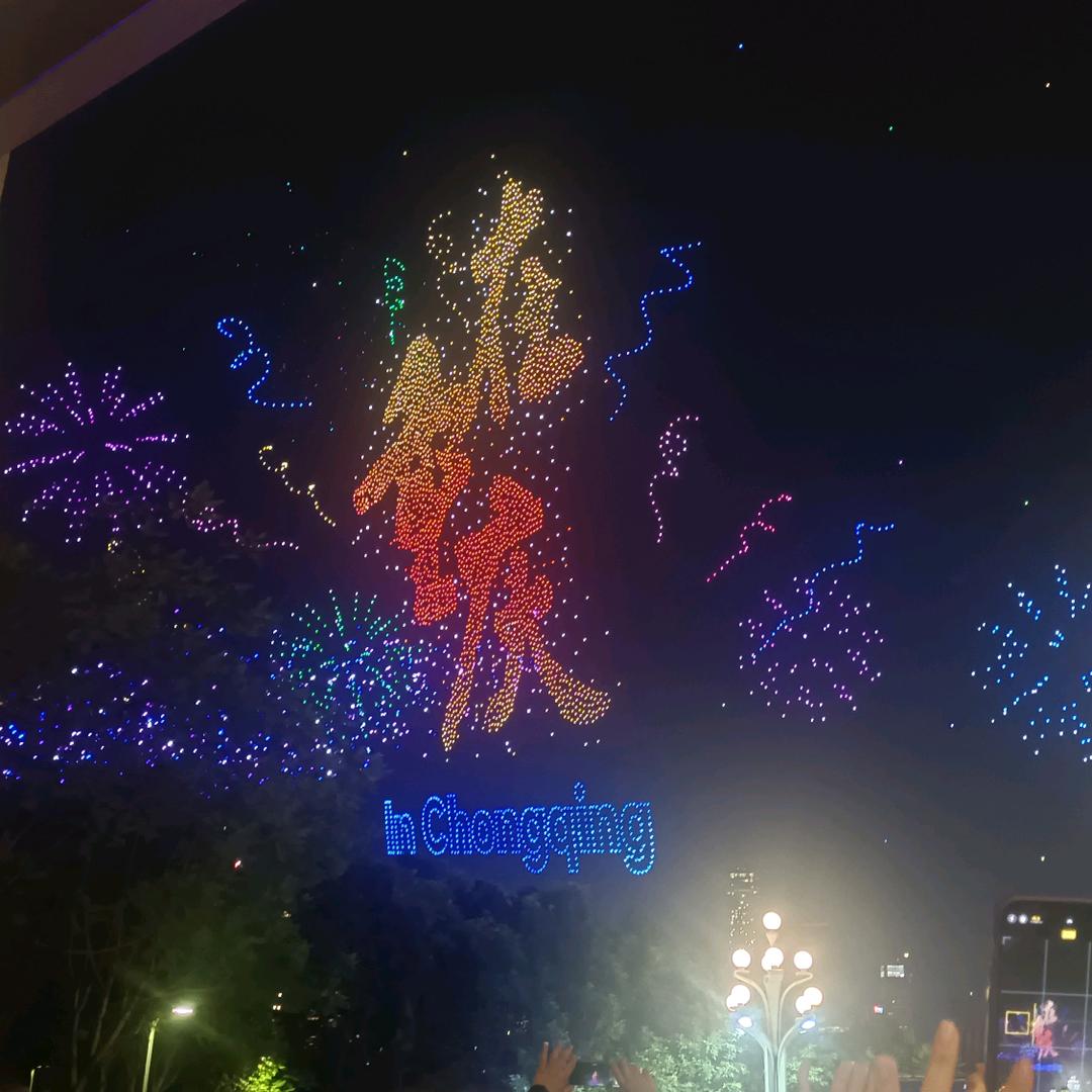 瞭望蓝色的天空