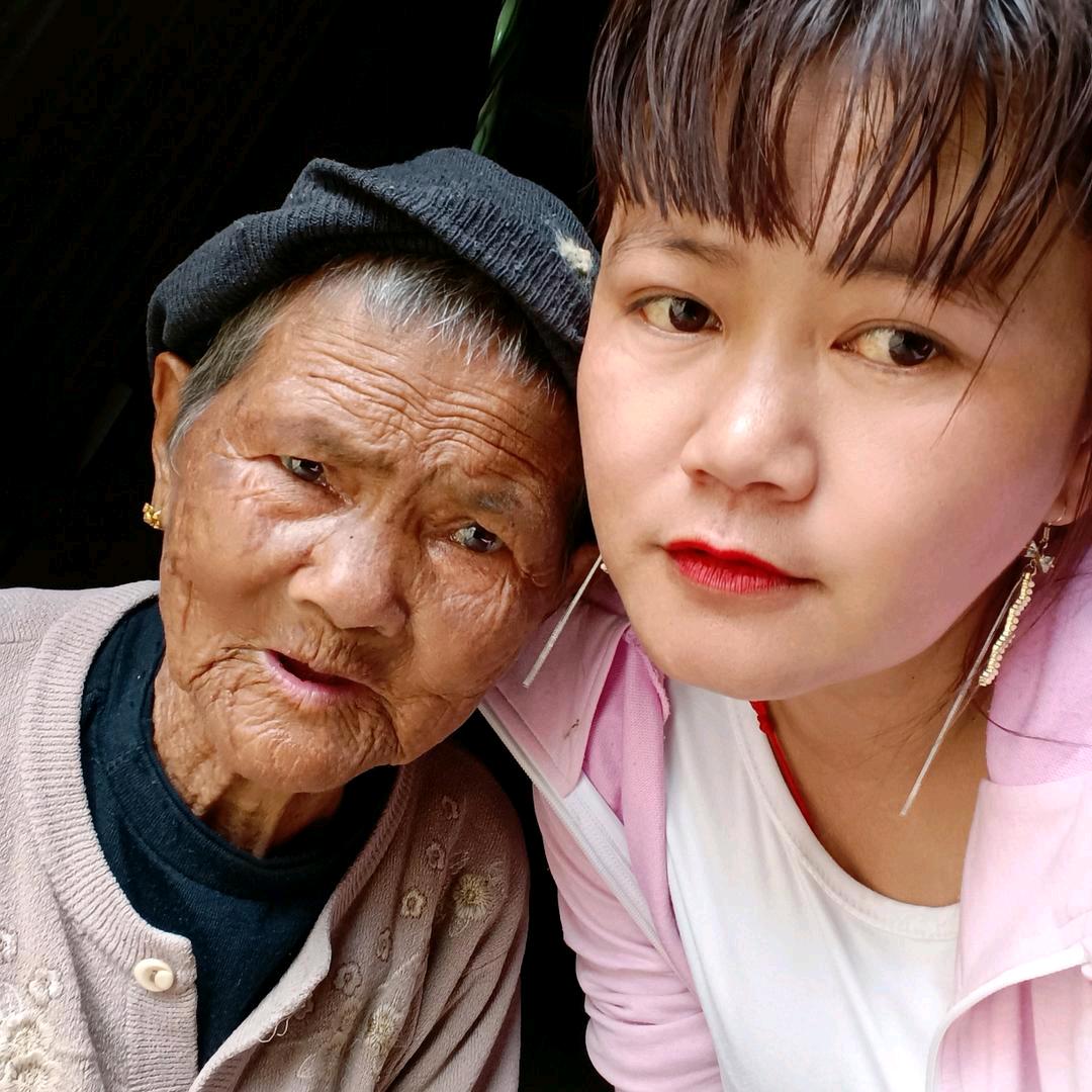 德昂族宇婷婷(请勿连赞