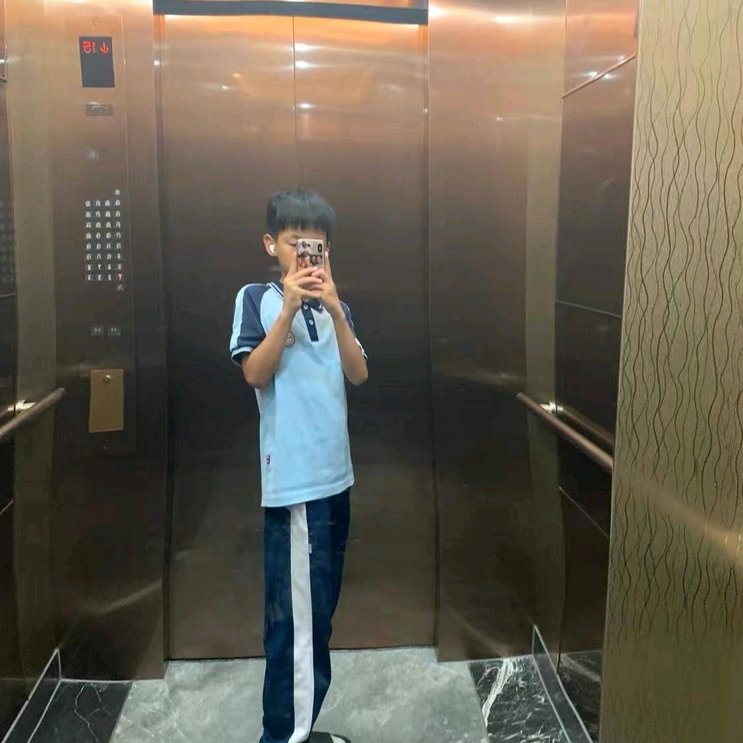 江楠.