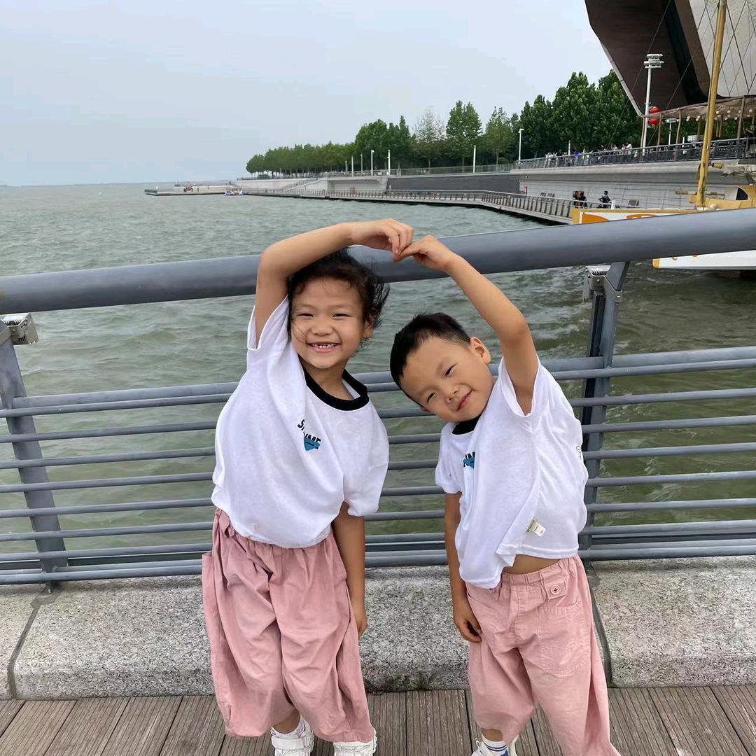 诺言俩个小可爱