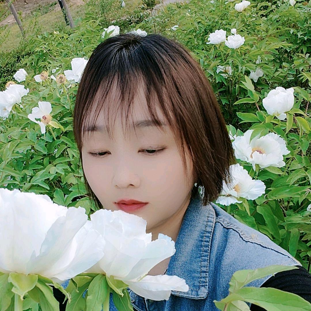 呆呆萌萌的样子