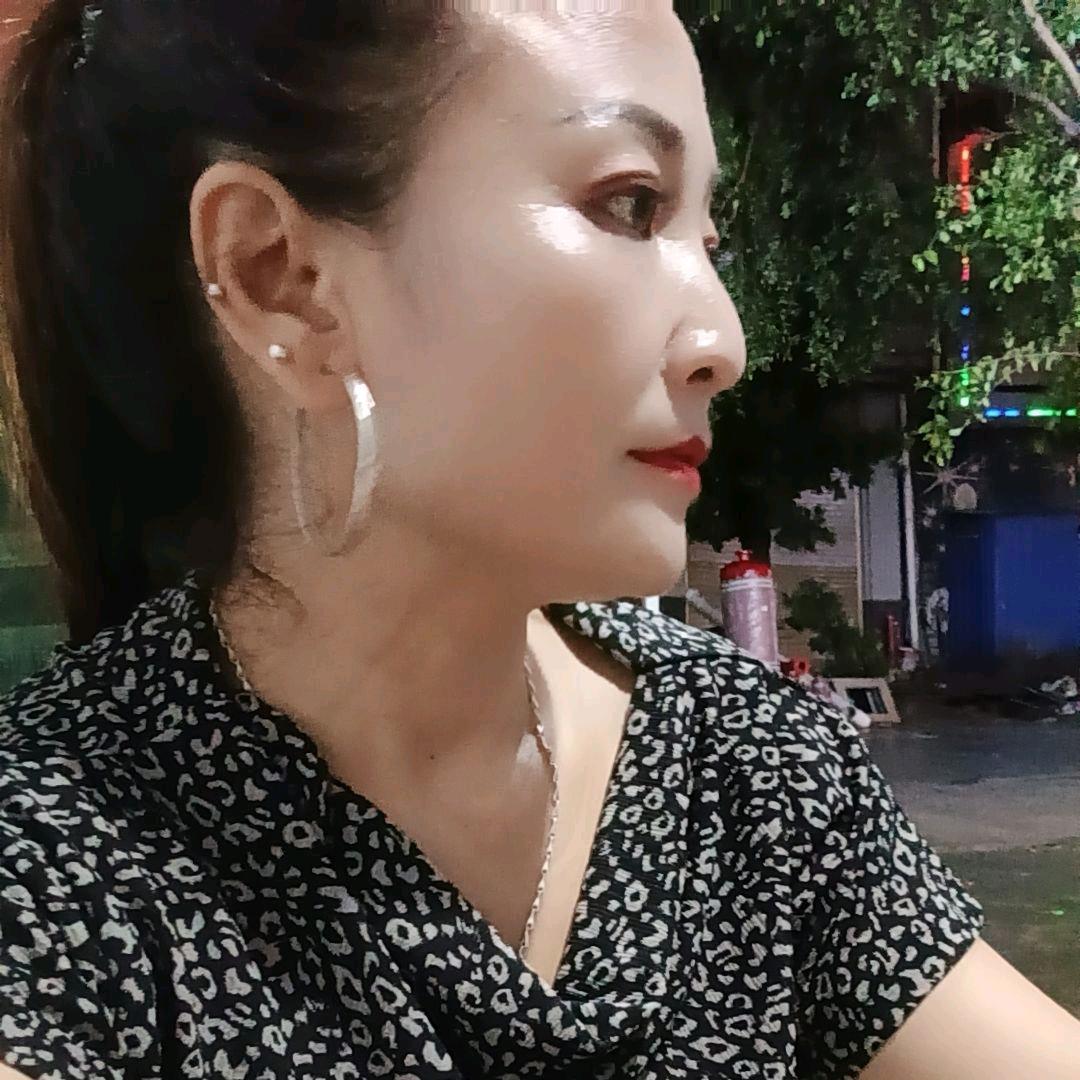 半空飘着的千纸鹤