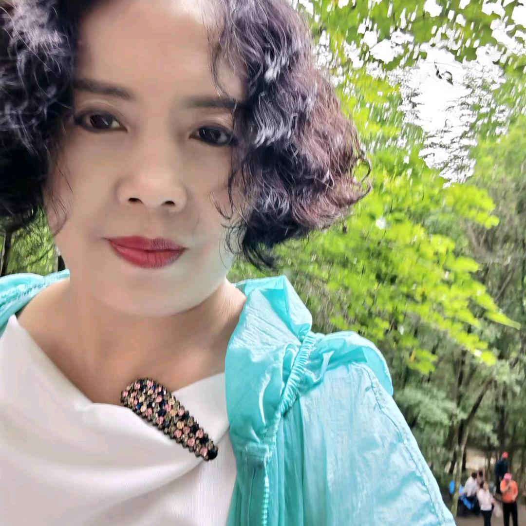 四姐  每天下午1点10分开播   停播