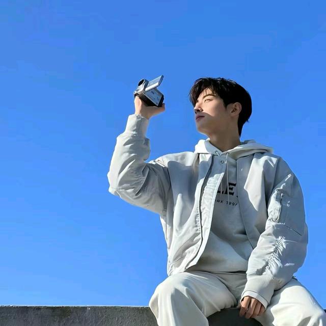 除了吃饭都困😴