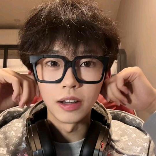 牛爷爷cos性感猫娘勾引隔壁人妻壮壮妈