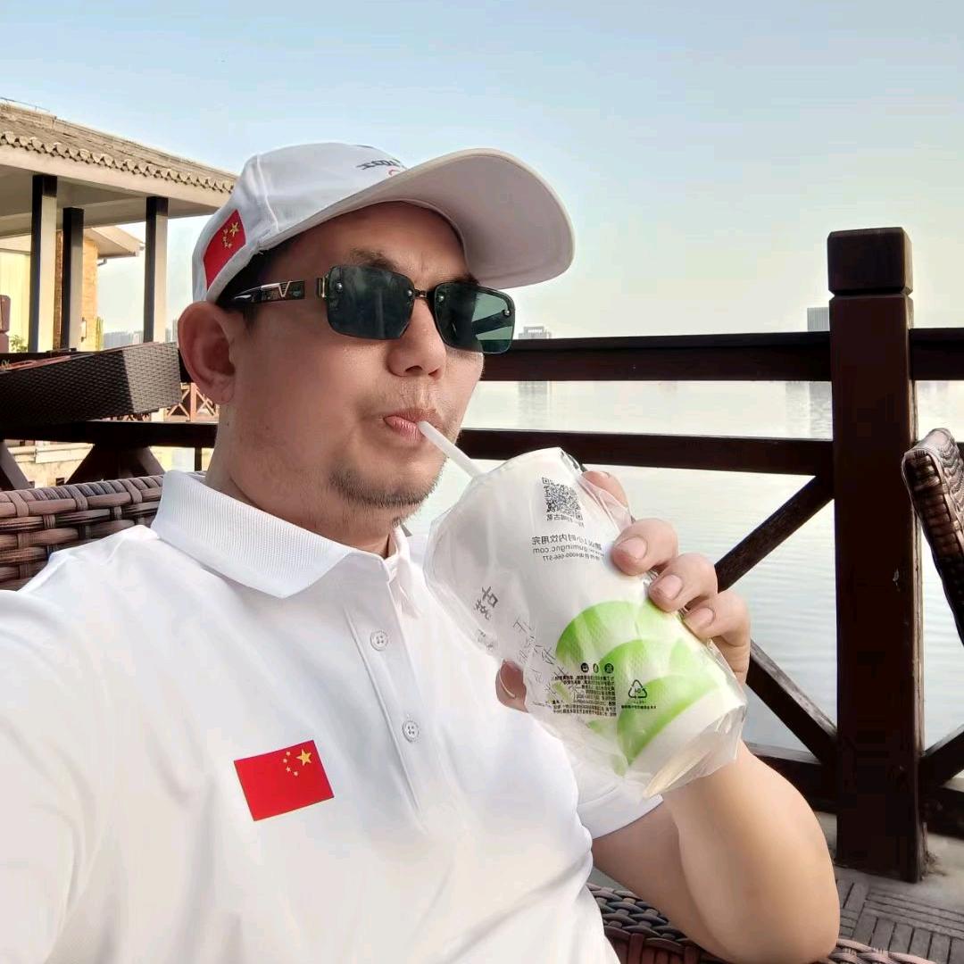 中华民藏网副总裁，古建筑学家 ，导演名星