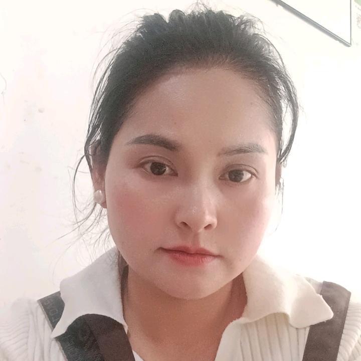 山茶花读不懂白玫瑰