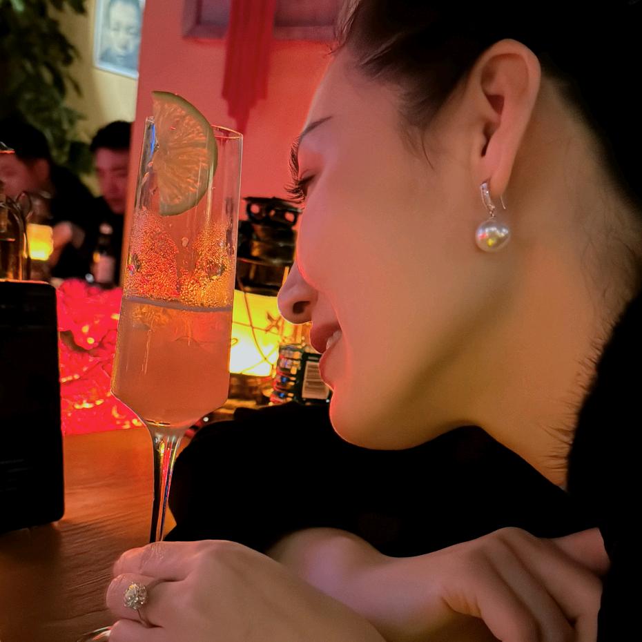小花在此
