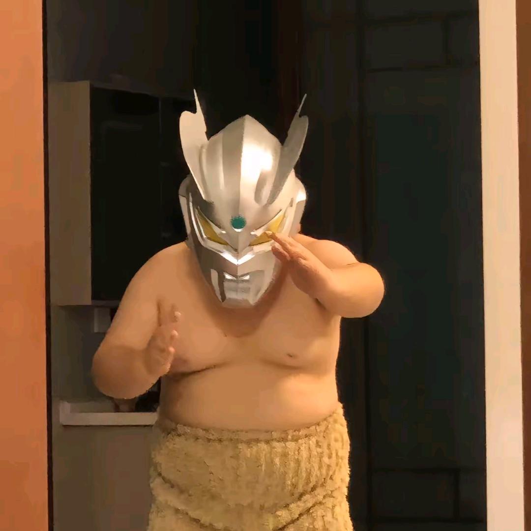 老奶奶扶我过马路