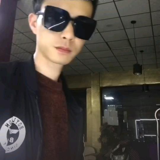 红与黑美发科技