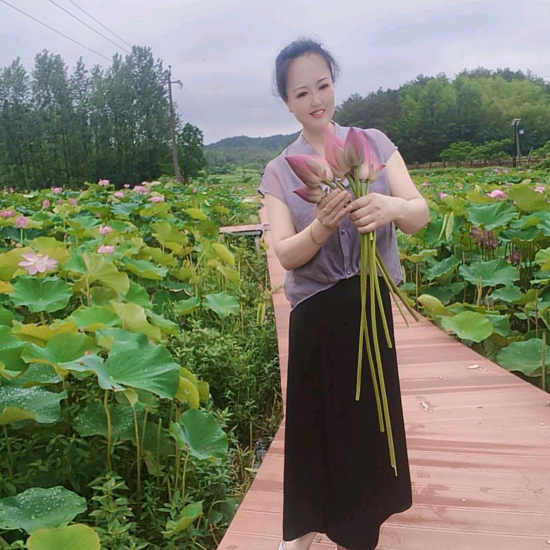 商城家咏乐闻女装 卢 辉