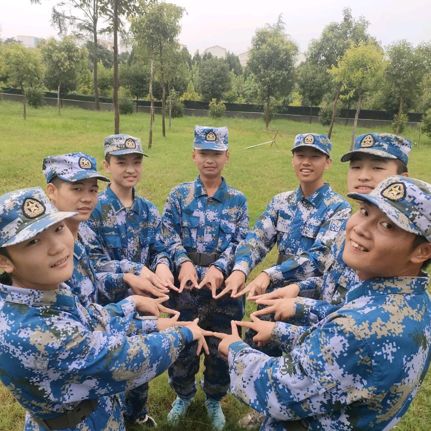 庞教官伴孩子成长