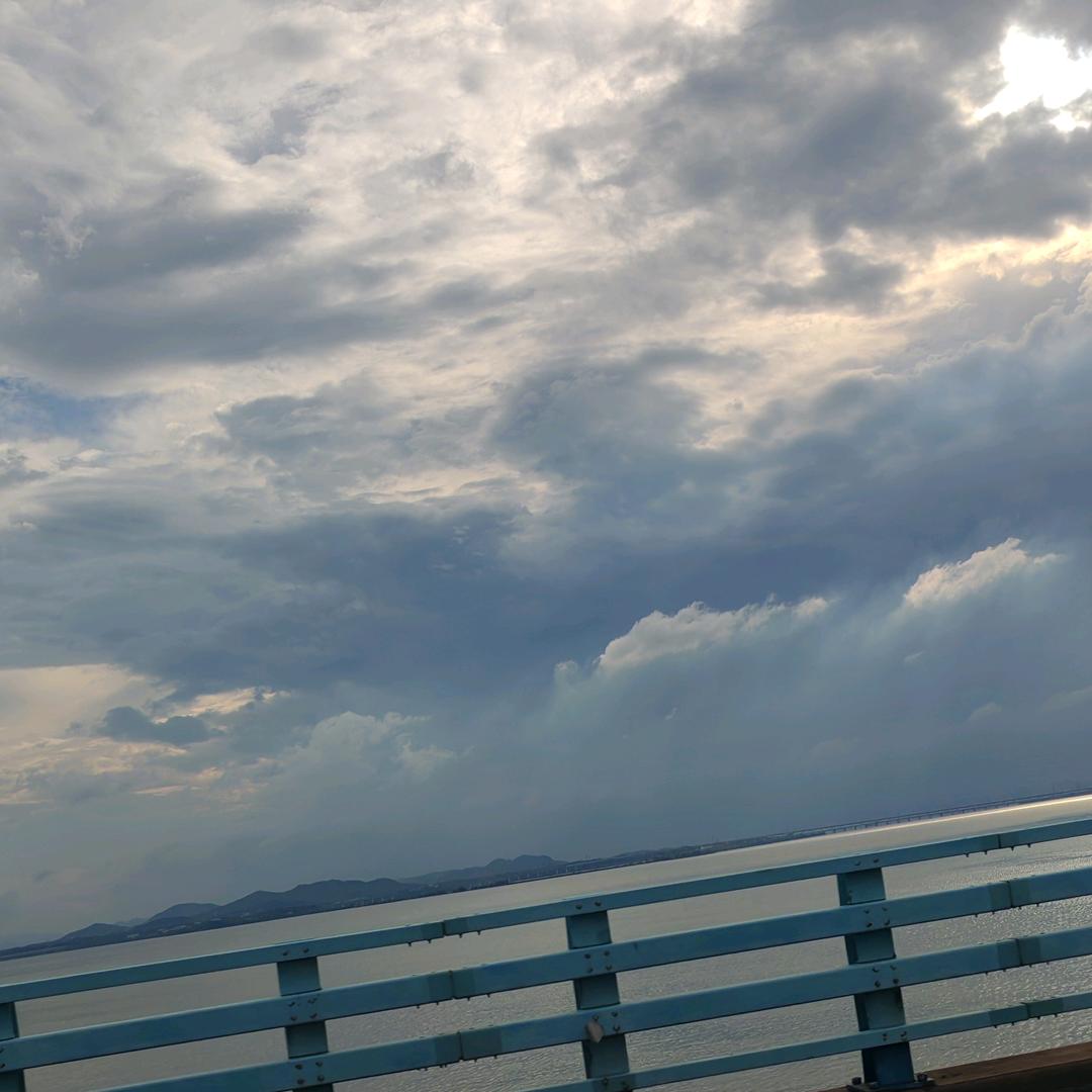 快乐就好，伤感情歌。