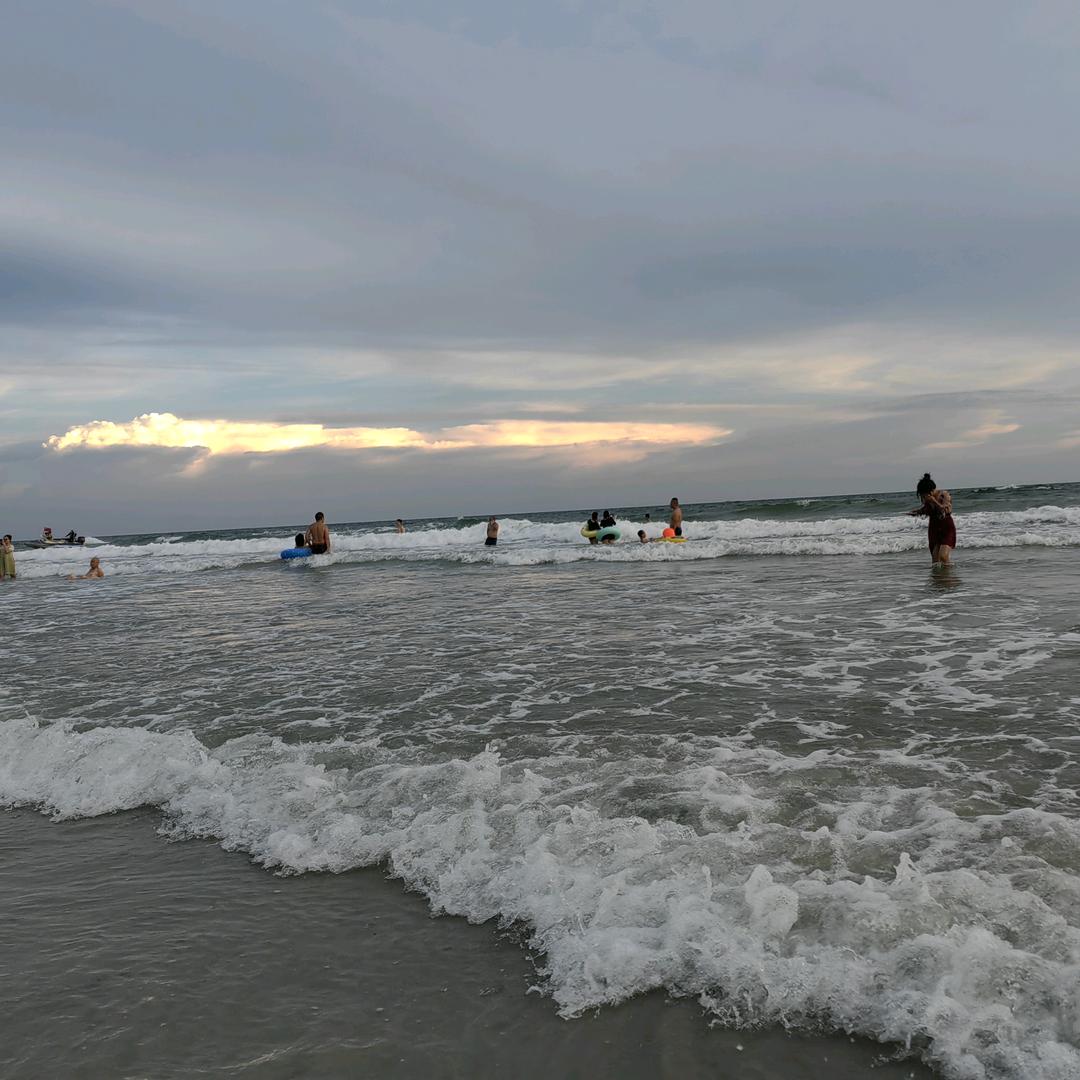 （这个世界很好也很坏）