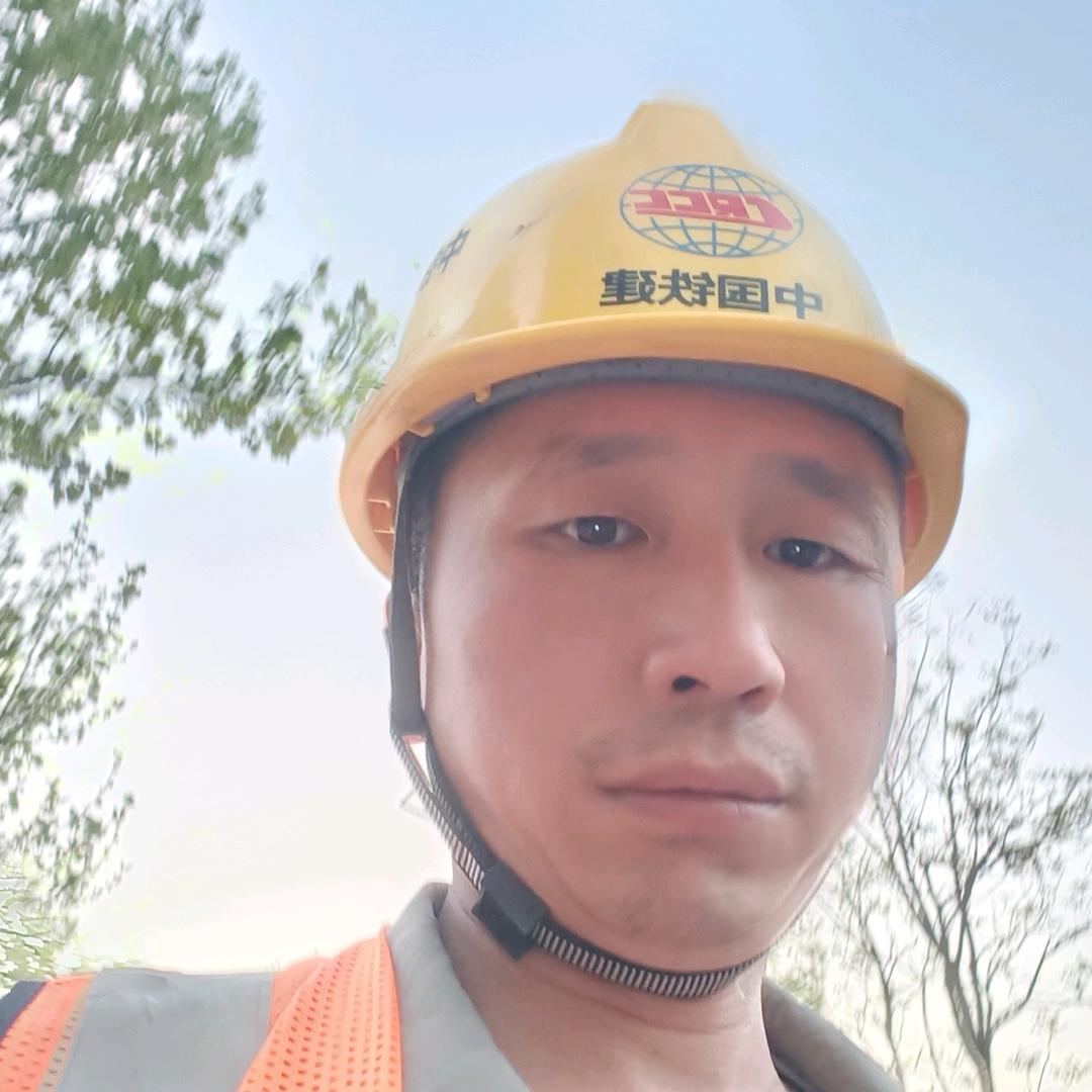 这个大叔，80后，姓许