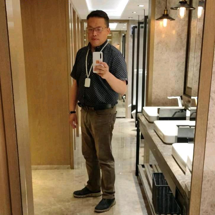 侯南群