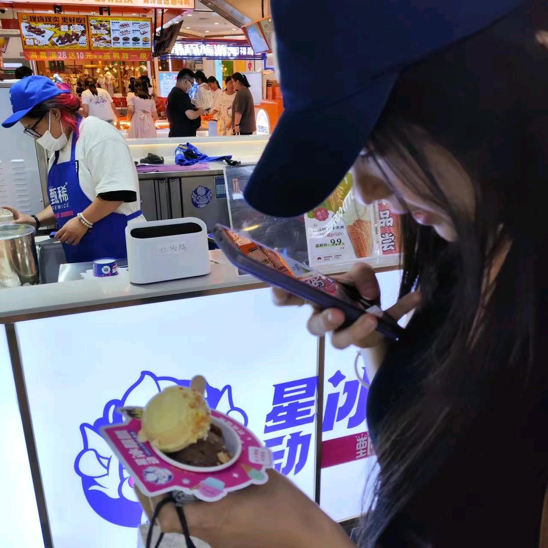 白老鼠喜歡展貓咪