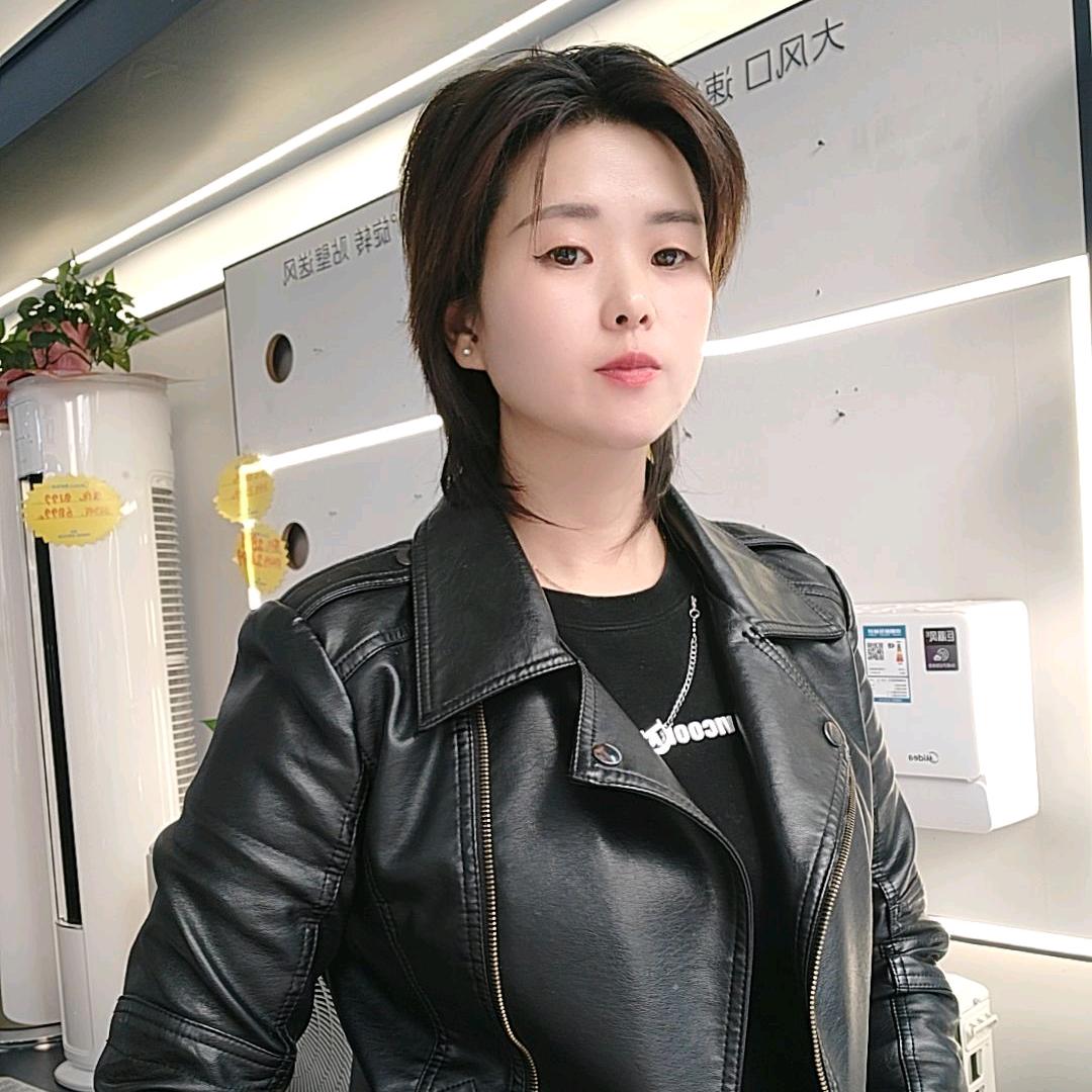 韩  涵