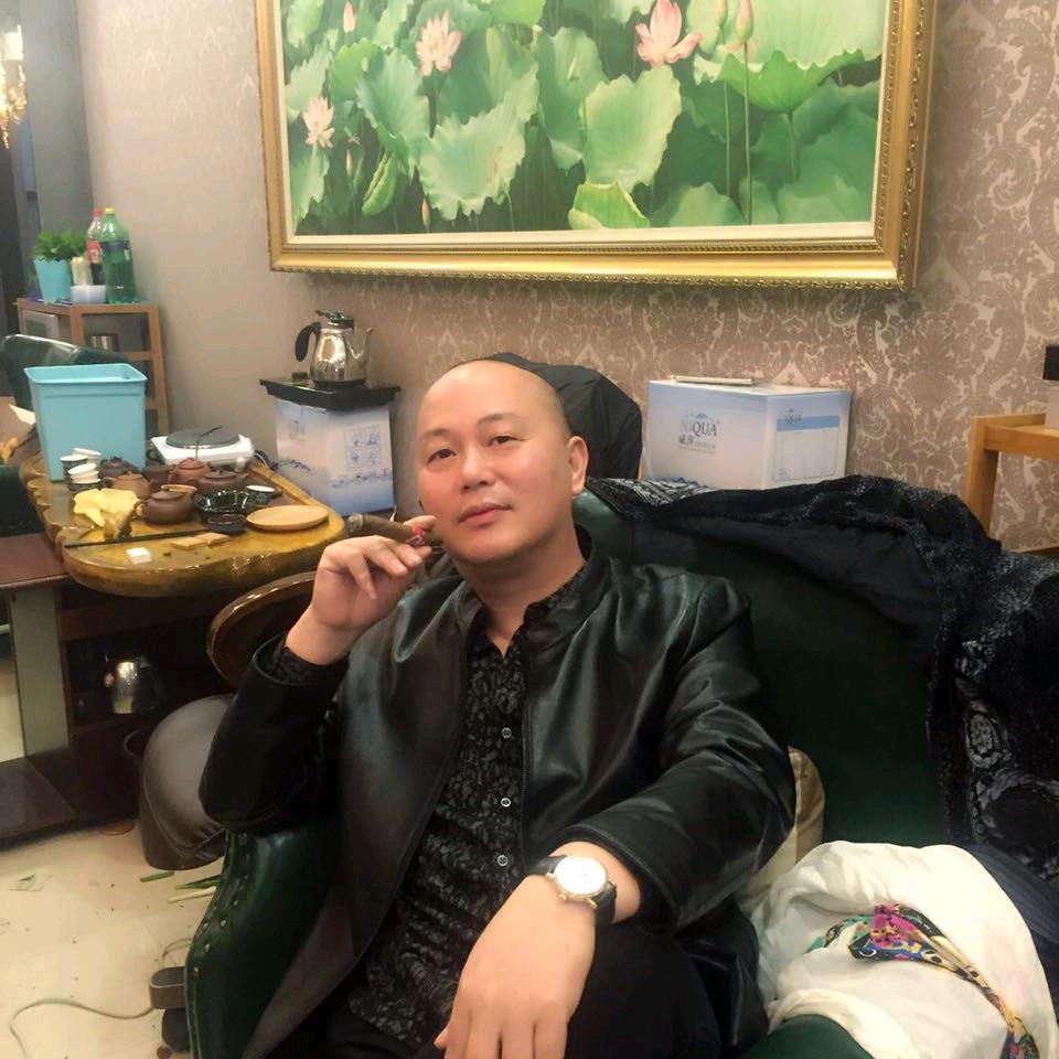 华