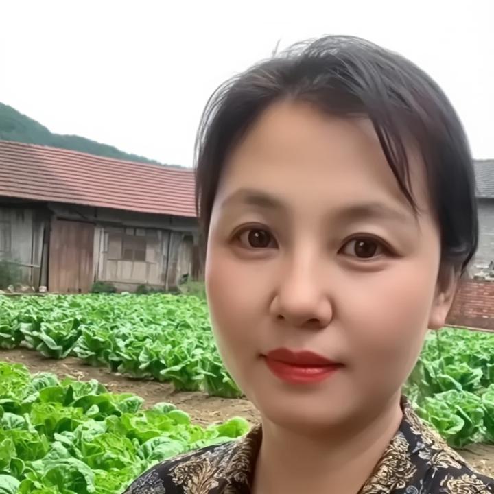 她关注了你  翠翠