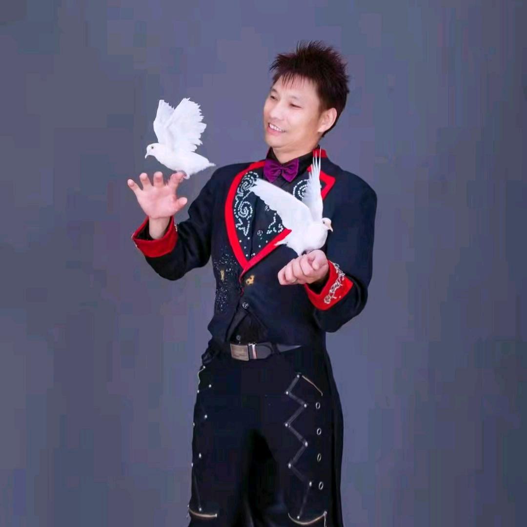 牛魔王董哥《舞台魔术隔空取水》