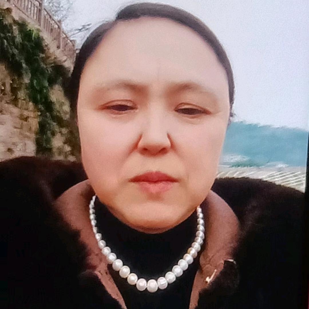 何姐