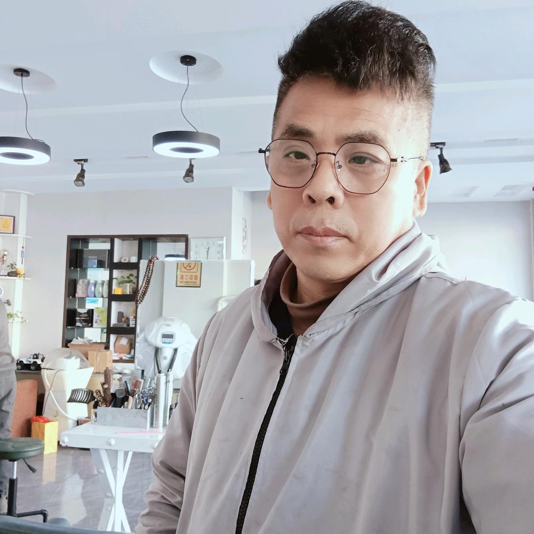 齐河新偶像美发沙龙，阿东