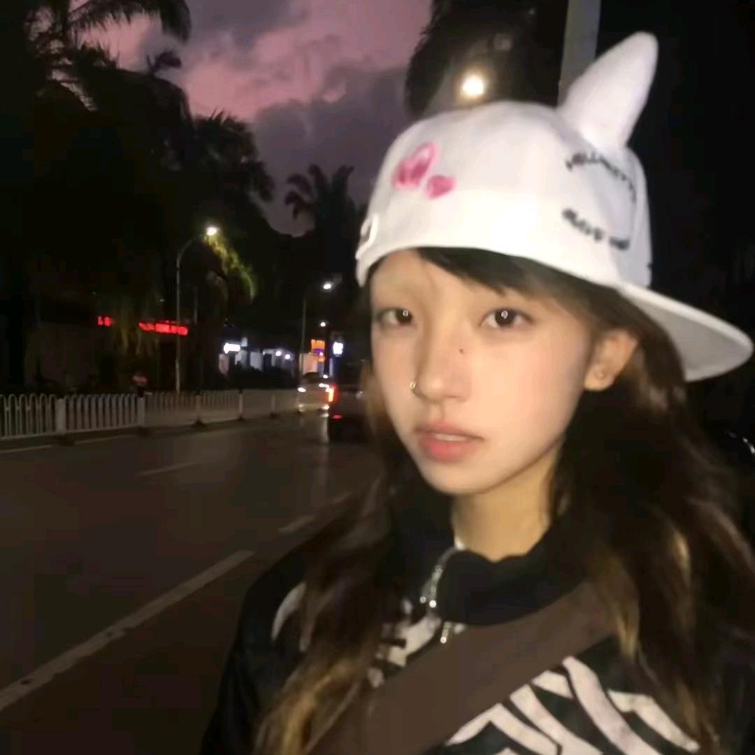 貂个小孩解解蝉.