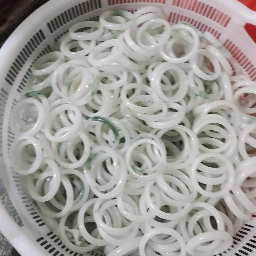 天山翠手镯批发