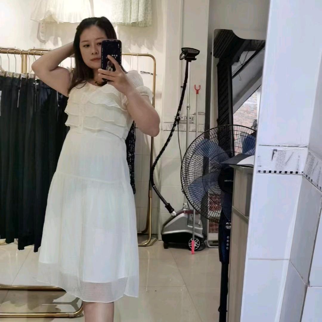 初见女装店小陈代理蜜植素洗发水发膜沐浴露