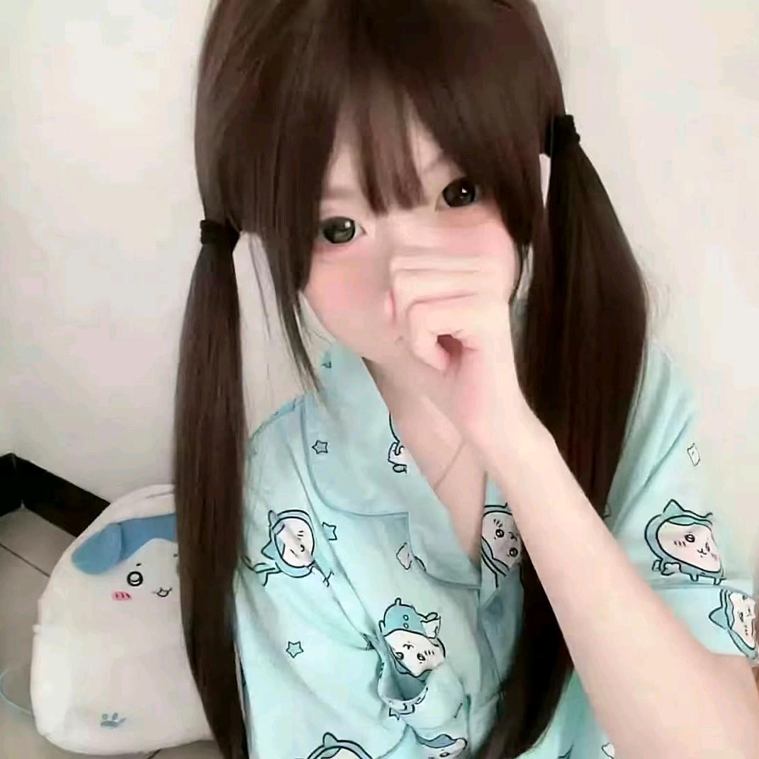 琳爱铭.