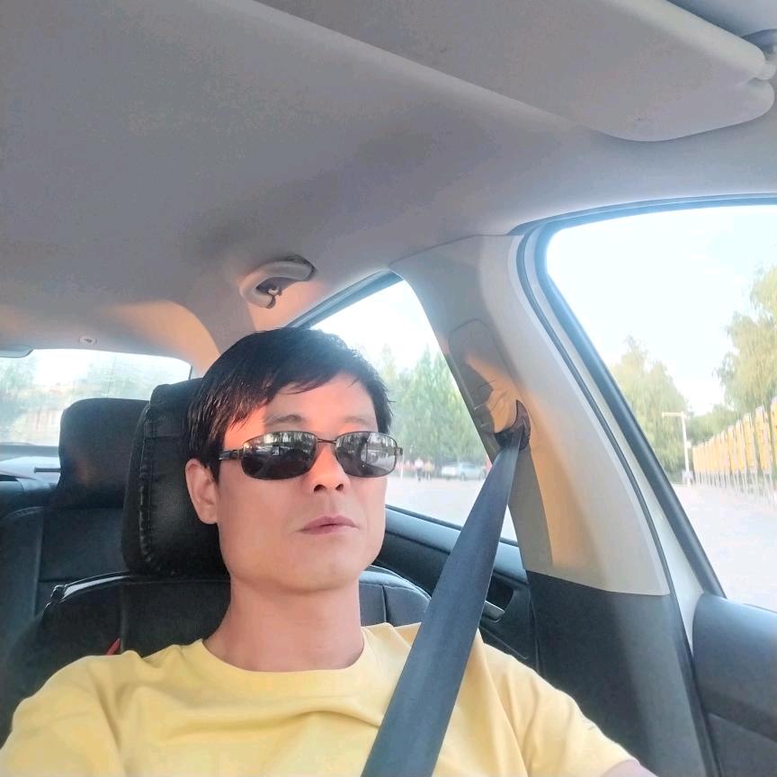 诗和故乡，都在远方