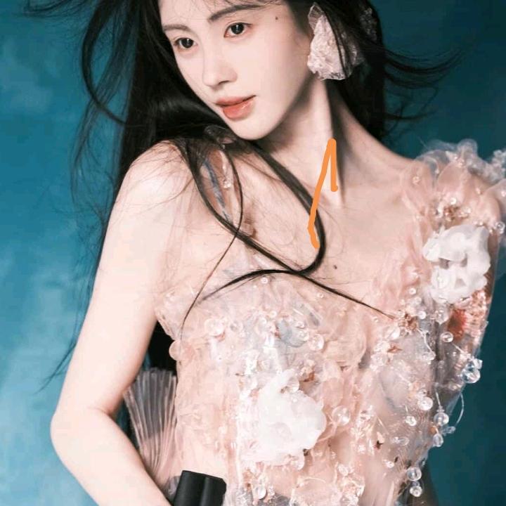 锦鲤女🎤🎤娜娜🎤（首播唱歌筹备中）