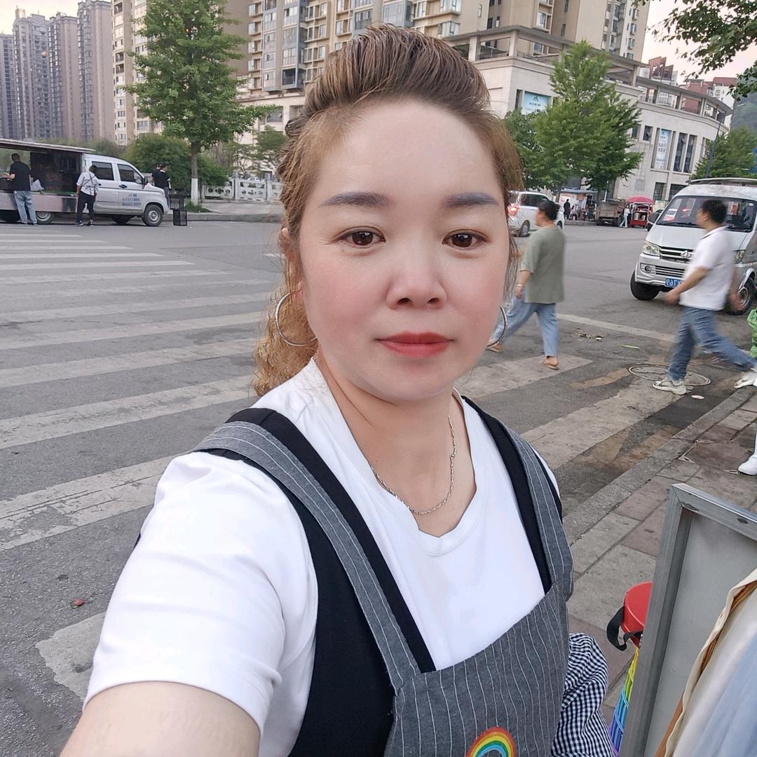 颜群爱唱歌