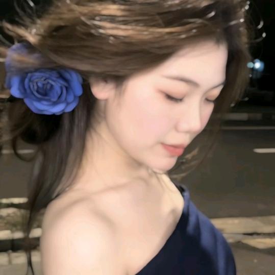 38岁离异带俩娃美艳少妇