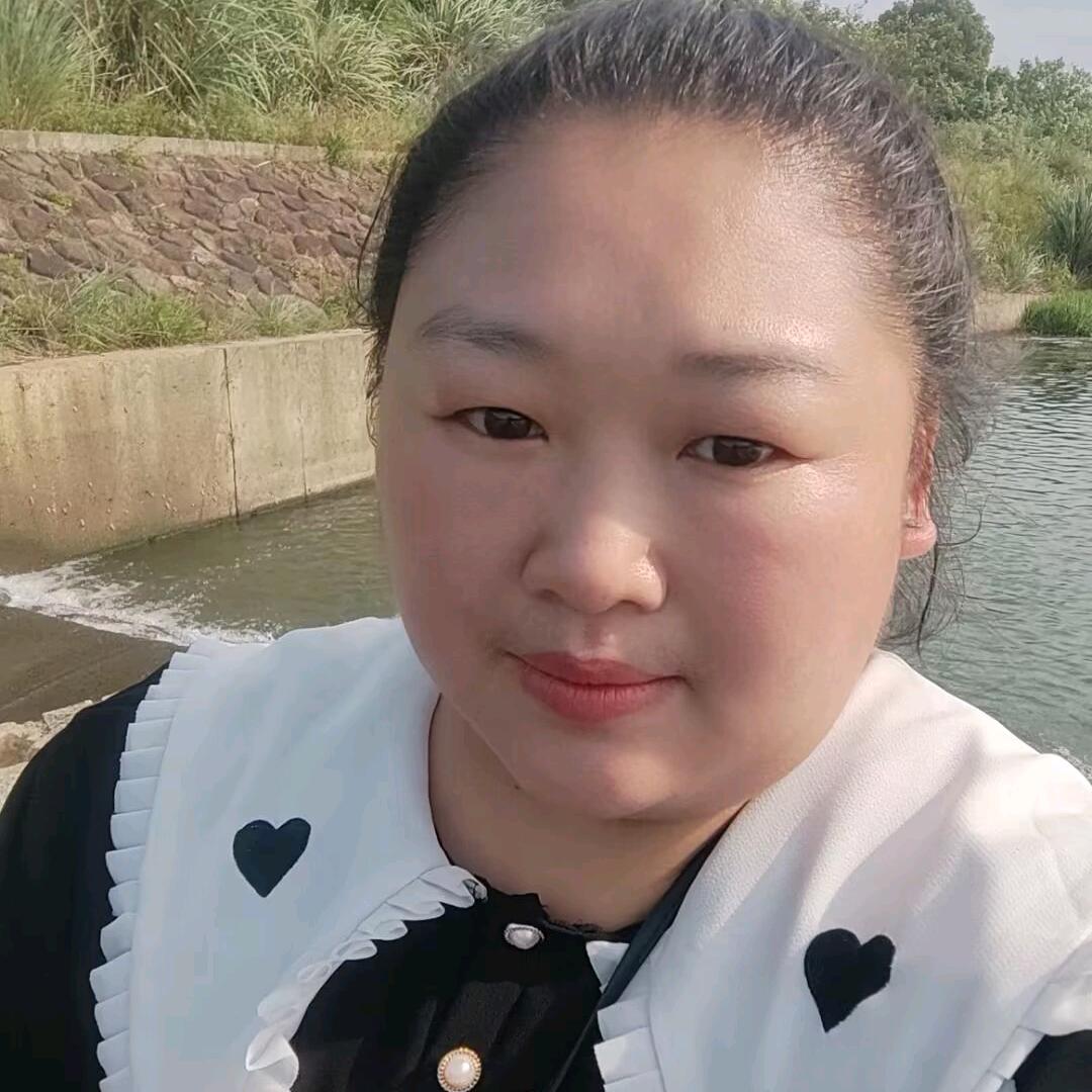 胖姐在厂里的生活。