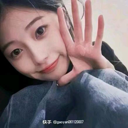 蓝球的女孩