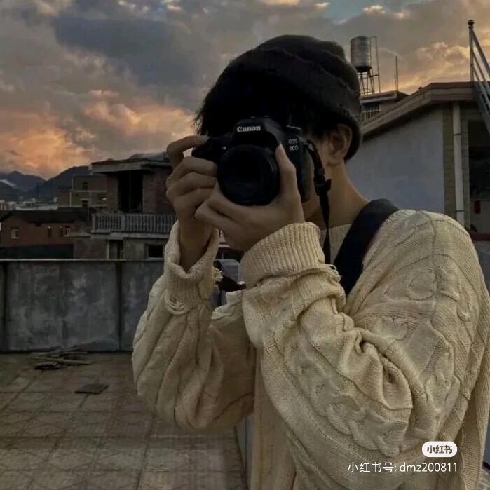 在等月亮嗎