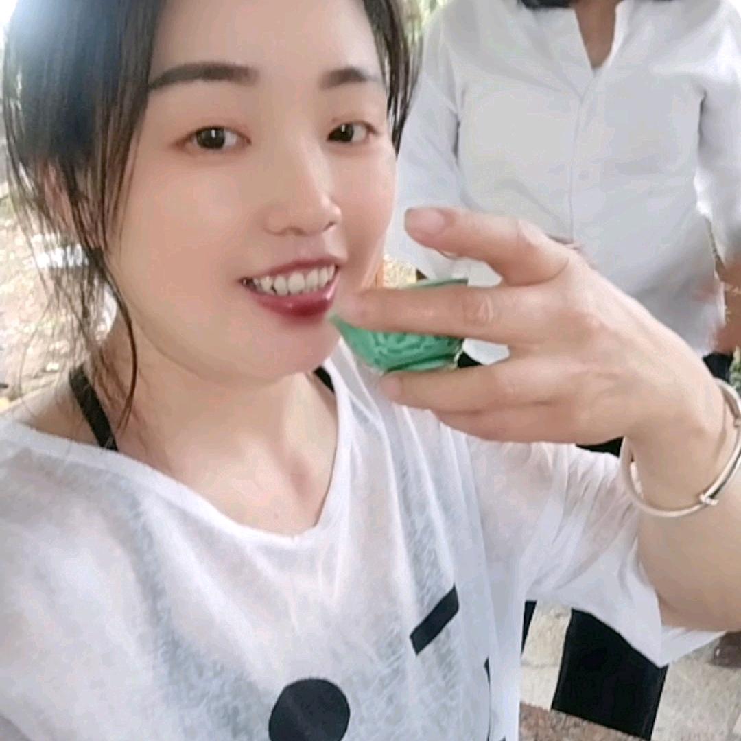 信丰脐橙。和小挖机出租。