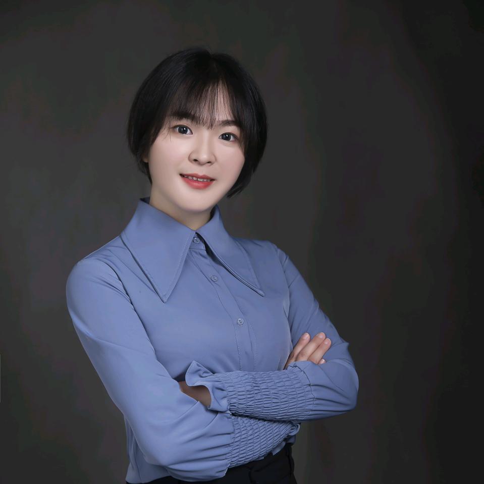 设计师江江